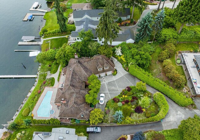 Building Photo - 6408 E Mercer Way