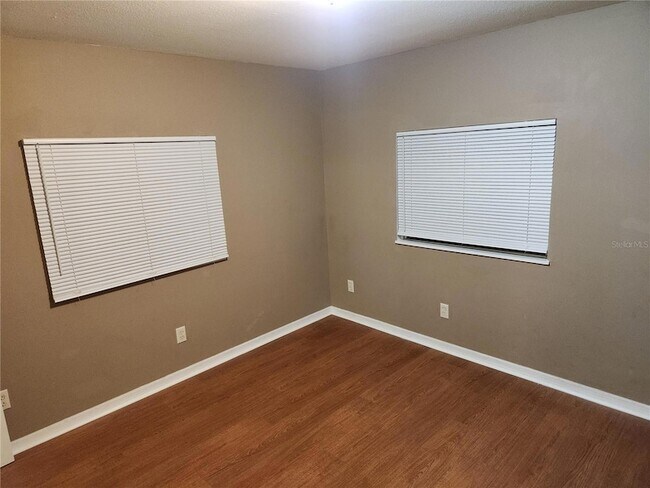 Building Photo - 1215 Skyview Blvd