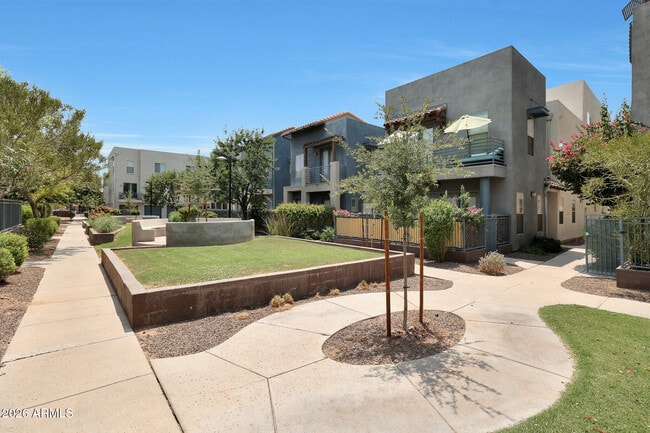 Building Photo - 615 E Portland St