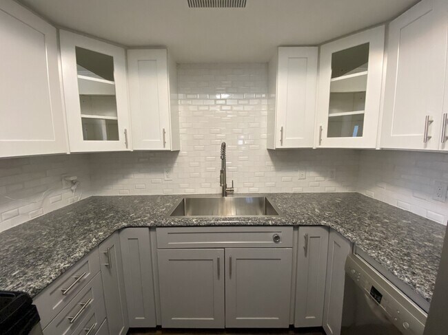 Building Photo - 9107 E 69th Pl