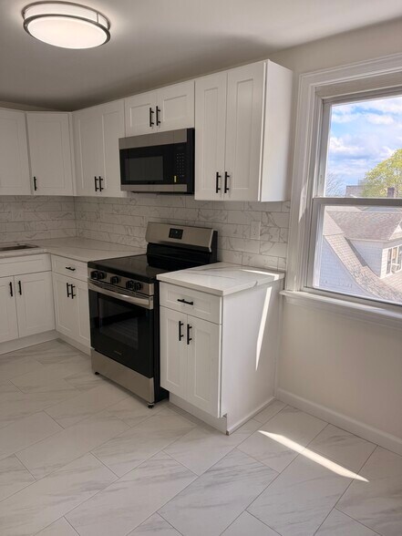 Building Photo - 173 Fairview Ave