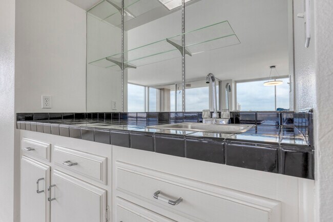 Wet Bar - 3535 1st Ave