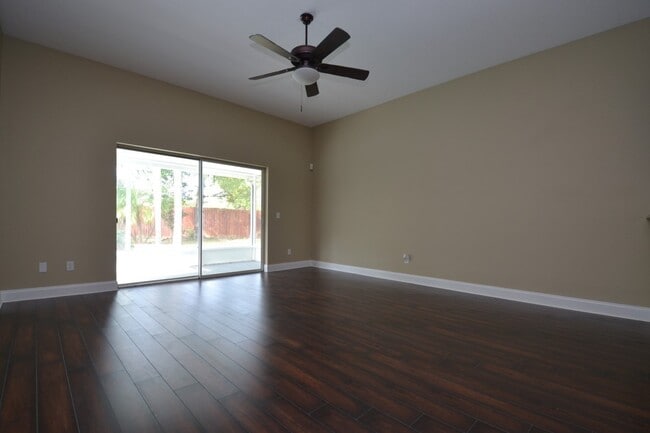 Building Photo - Fantastic fully upgraded 4 BR Oviedo Pool ...