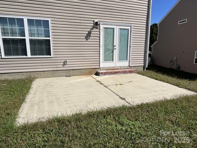 Building Photo - 242 Summit Park Ct