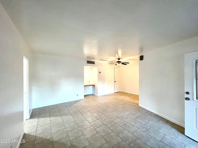 Primary Photo - 2945 N 19th Ave