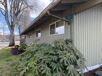 Building Photo - Updated 2 bedroom 1 bath duplex in Eugene!  $500 OFF YOUR FIRST MONTH'S RENT!