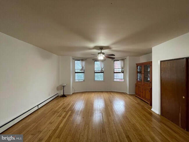Primary Photo - 935 E Passyunk Ave