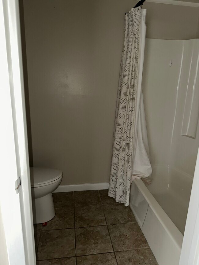 Building Photo - 1000 Chestnut St