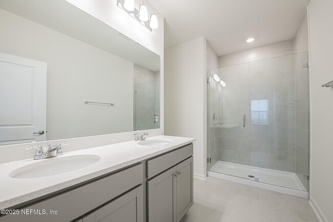 Building Photo - 259 Brandon Lks Dr