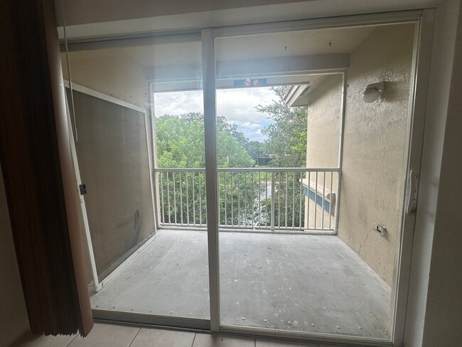 Building Photo - 3 Bedroom Townhome in West Palm Beach