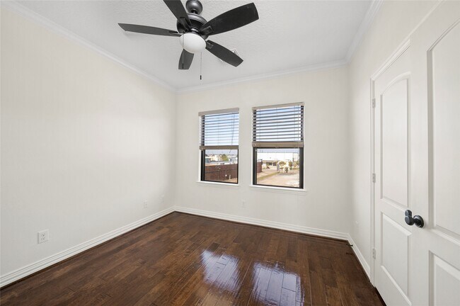 Building Photo - 7130 Laguna Villas