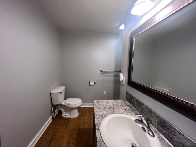 Building Photo - Wonderful and Spacious Three Bedroom Home Minutes from Downtown Grand Rapids!!