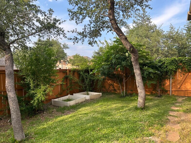 Building Photo - 2807 Prosperity