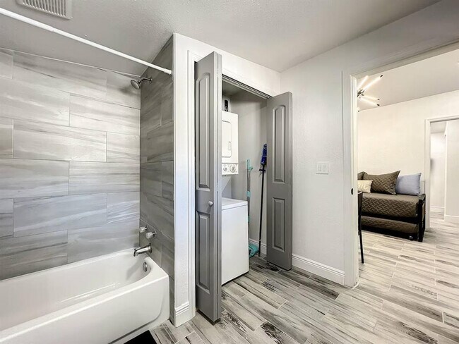 Building Photo - 2008 E Grant Ave