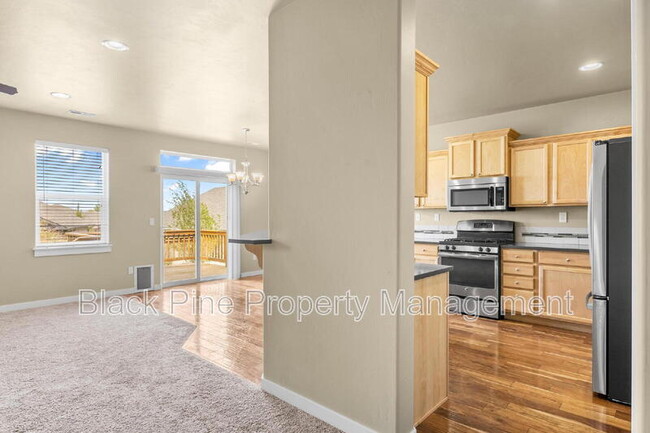 Building Photo - 1510 W Cactus St