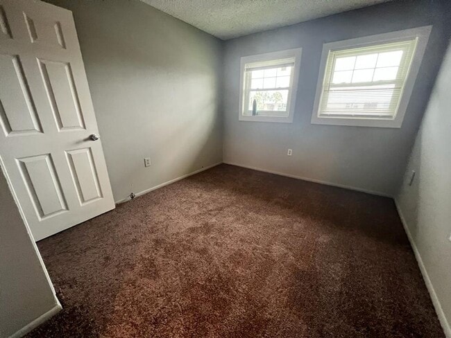 Building Photo - Spacious 3 Bed/2 Bath Condo on Las Palmas ...