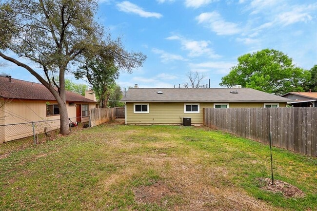 Building Photo - 6204 Linda Ln