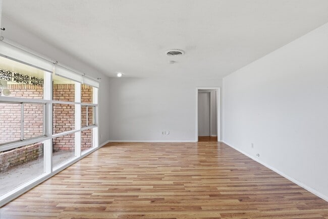 Building Photo - 4929 Libbey Dr