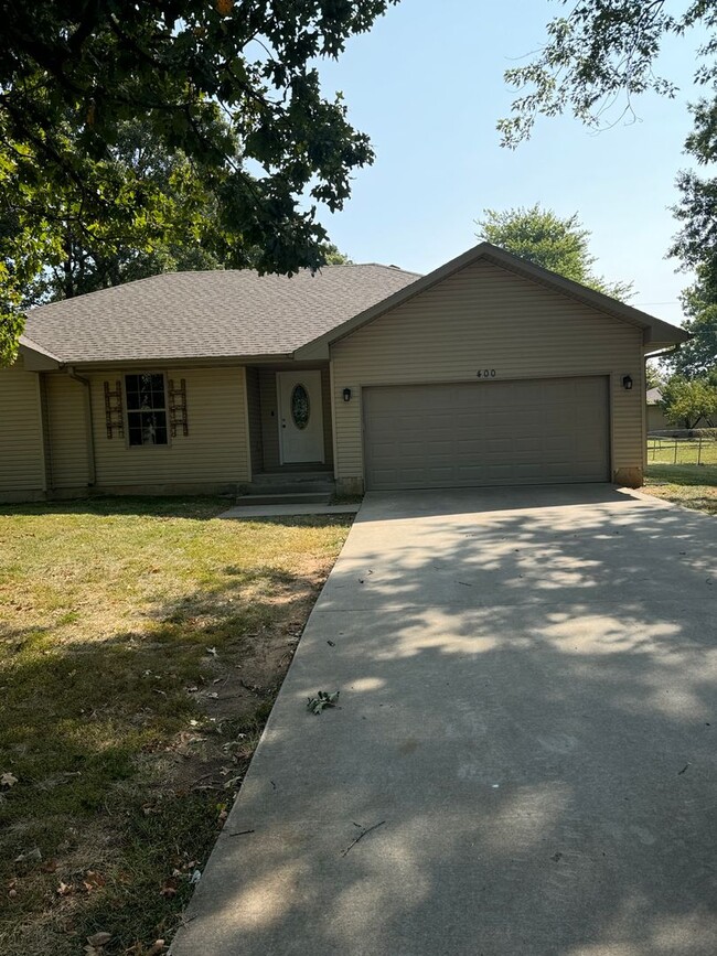 Beautiful Home Strafford, Missouri 400 N Old Orchard Dr Strafford MO 65757 Apartment Finder