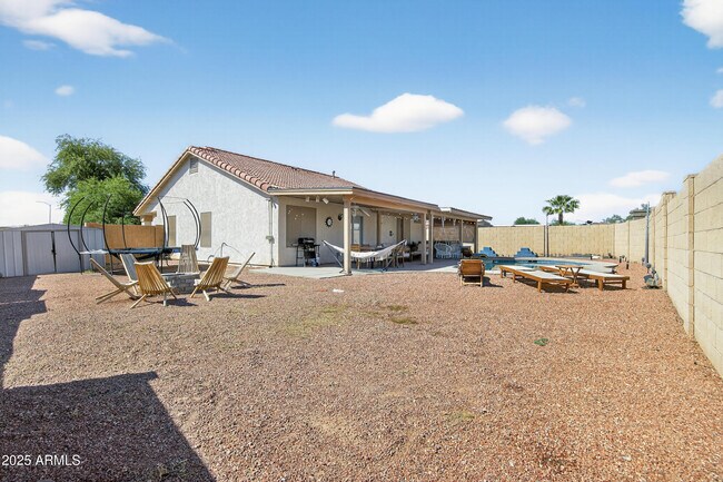 Building Photo - 1682 E Kielly Ln