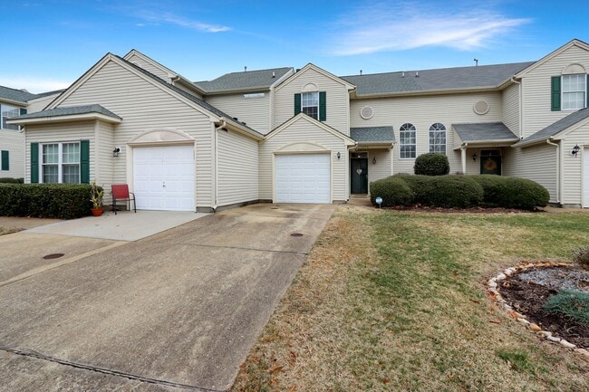 Building Photo - 1356 Lake Dr