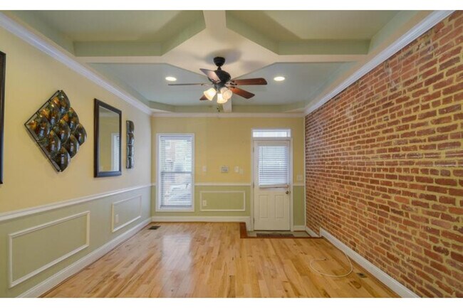 Building Photo - 2326 E Fayette St
