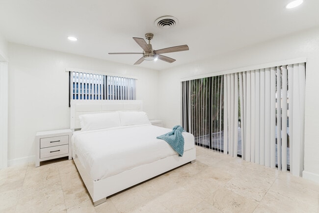 Building Photo - 1016 NE 26th Ave