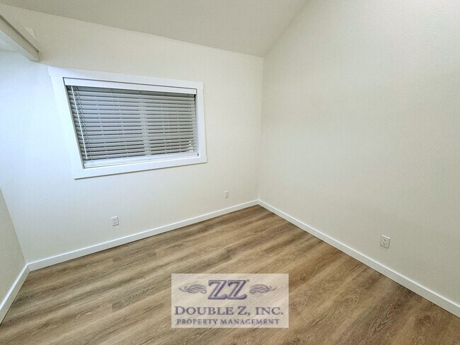 Building Photo - R76 Property