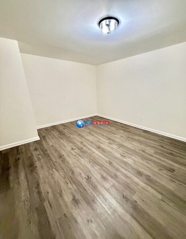 Building Photo - Spacious RENOVATED house with full walk-out basement in Jonesboro