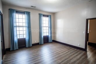 Building Photo - 1709 E 5th Ave