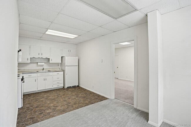 Building Photo - 221 Lake Ave S