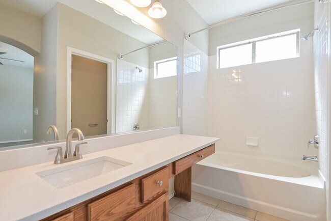 Building Photo - 306 E Calle CERITA