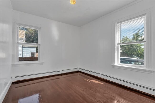 Building Photo - 48 Kenwood St