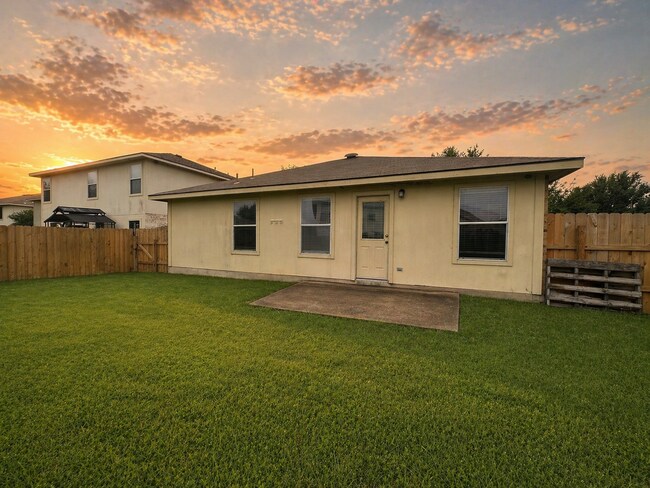 Building Photo - AVAILABLE NOW; APPLY AT OUR WEBSITE TODAY!!