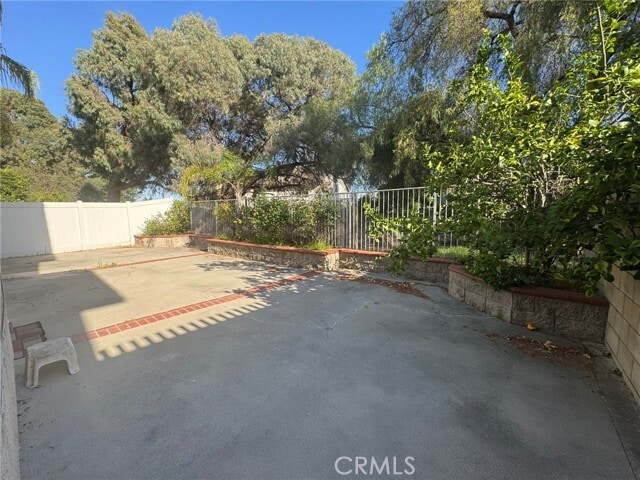 Building Photo - 2121 Sun Ridge Dr