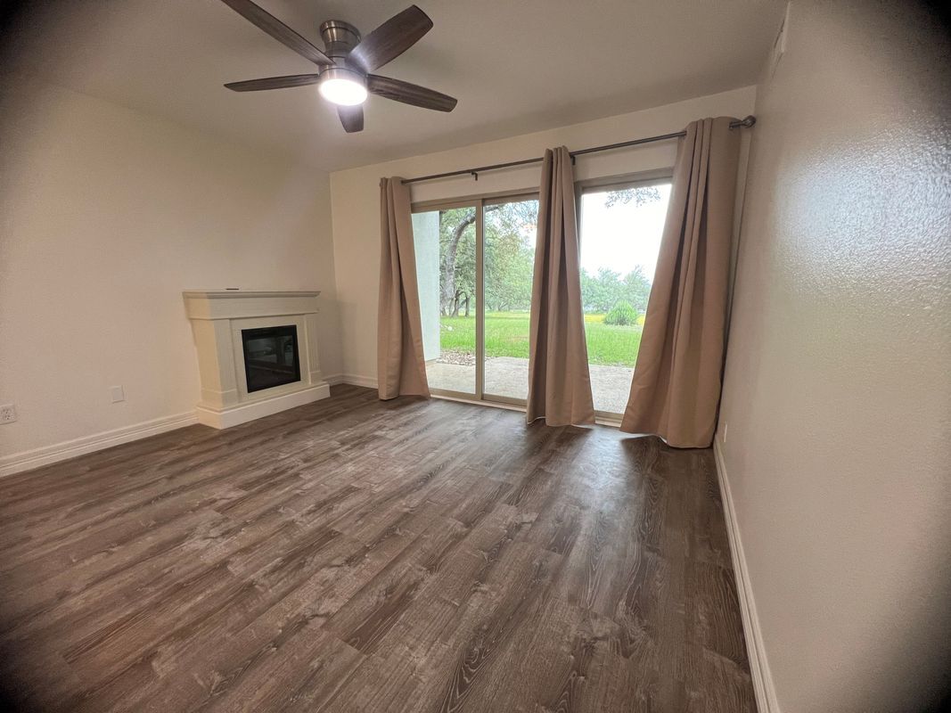 Building Photo - 1033 Parkview Dr