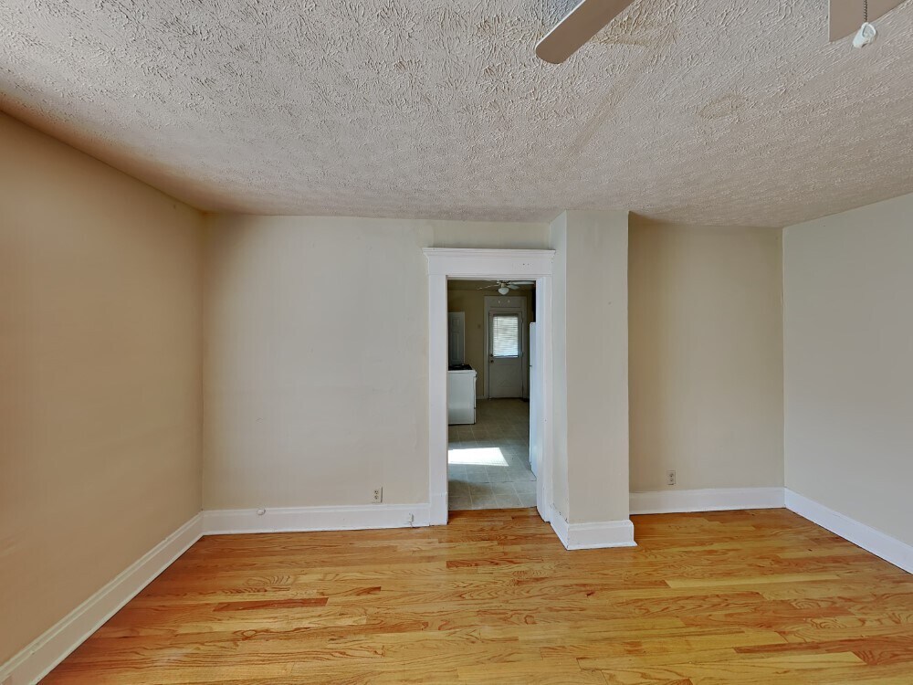 Building Photo - 167 E Norwich Ave