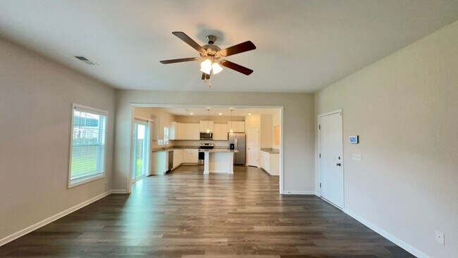 Building Photo - 156 Calming Crk Wy