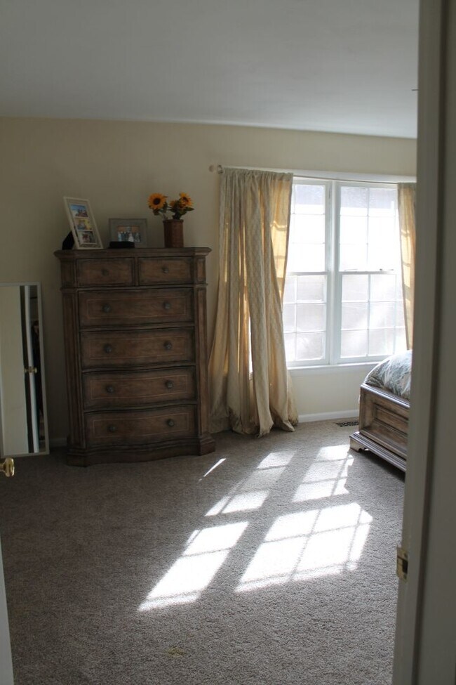 Building Photo - Spacious, Open Floor Plan at the end of 81...