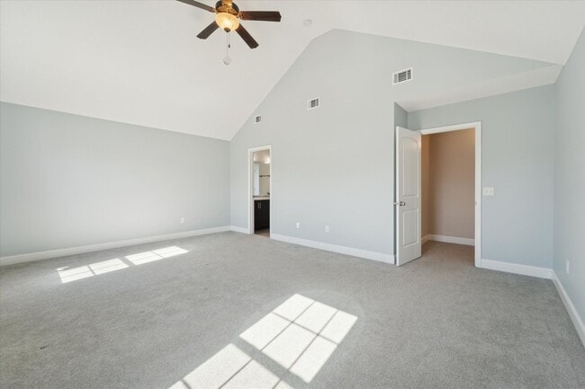 Building Photo - MOVE-IN READY! (Pet Friendly)