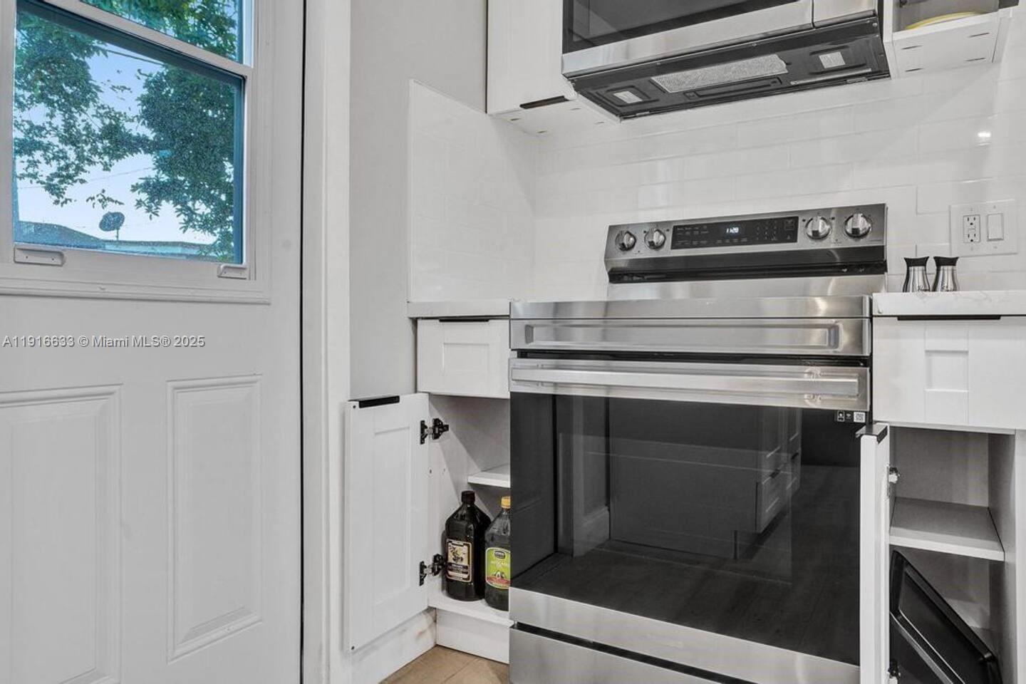 Building Photo - 1573 NE 30th Ct