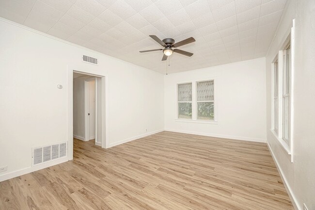 Building Photo - Freshly Renovated Rental Property!