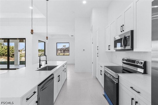 Building Photo - 417 SW 23rd Terrace