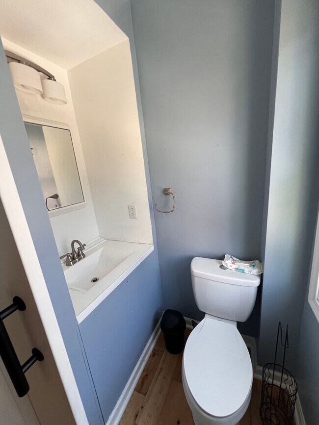 Building Photo - Pittsburgh - 3 Bedroom 1.5 Bathroom