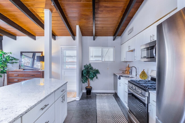 Building Photo - 7739 Peach Tree Ln