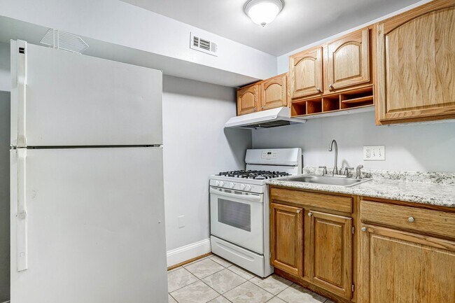 Building Photo - 2BR Basement Apartment | Brightwood