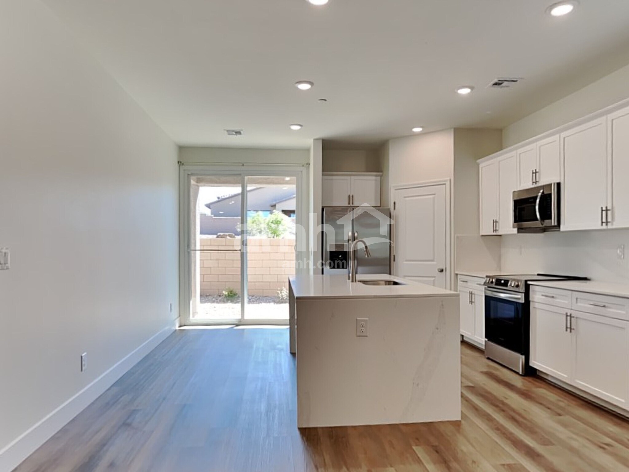 Building Photo - 858 English Primrose St