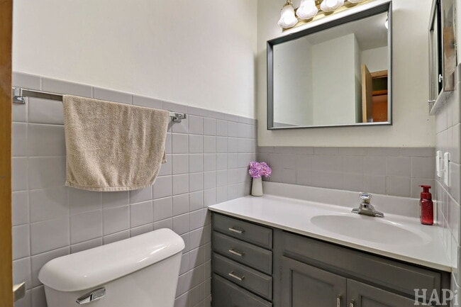 Building Photo - 4012 Pleasant Valley Blvd