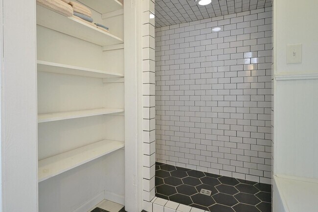 Building Photo - Cozy Apartment in Premium Christiansburg Area