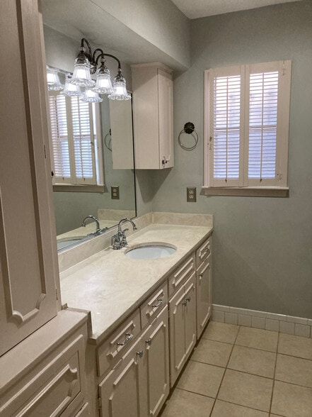 Building Photo - 3730 Fairfield Ave